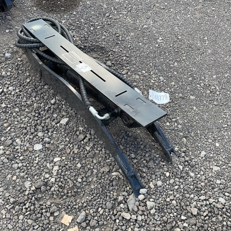 #2003 • GIYI EXCAVATOR HYD THUMB