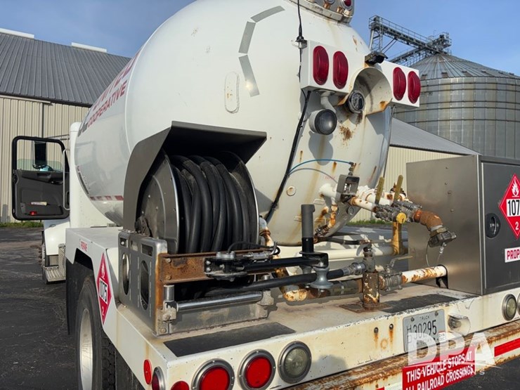 2013-peterbilt-337-image-46