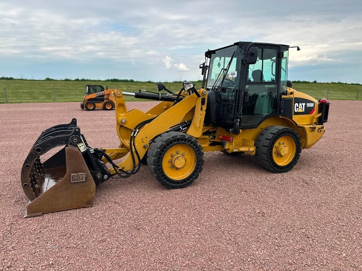 2019-caterpillar-906m-image-1