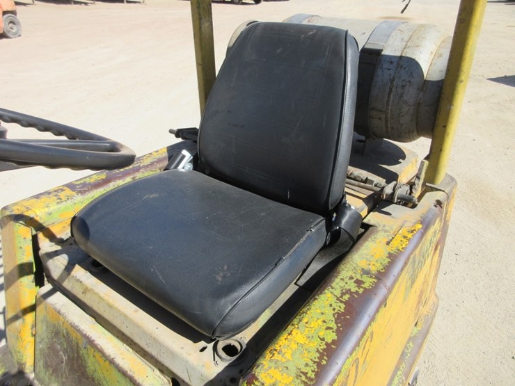 clark-c300-40-warehouse-forklift,-image-8