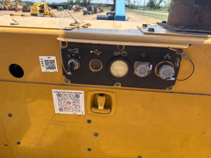 2015-caterpillar-ap-1055f-image-26