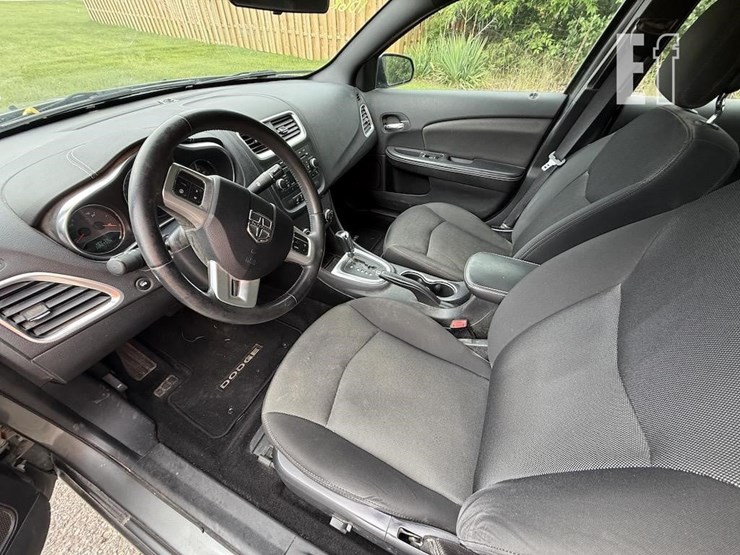 2013-dodge-avenger-image-8