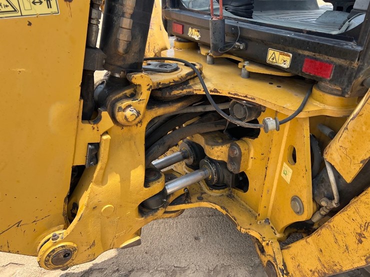2013-caterpillar-420f-image-34