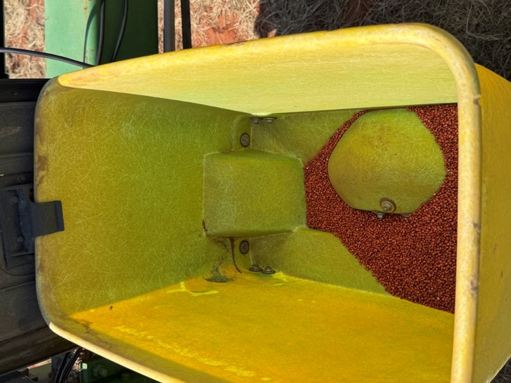 john-deere-7300-image-10