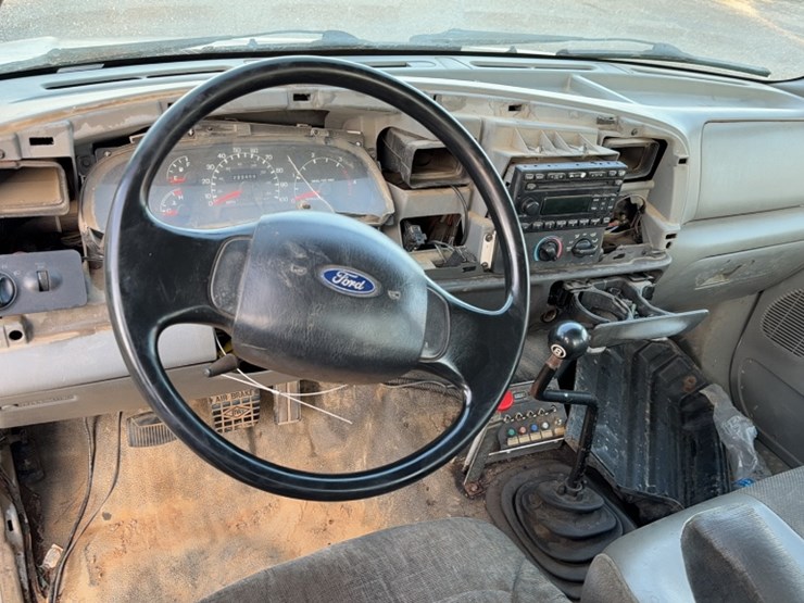 2005-ford-f750-image-21