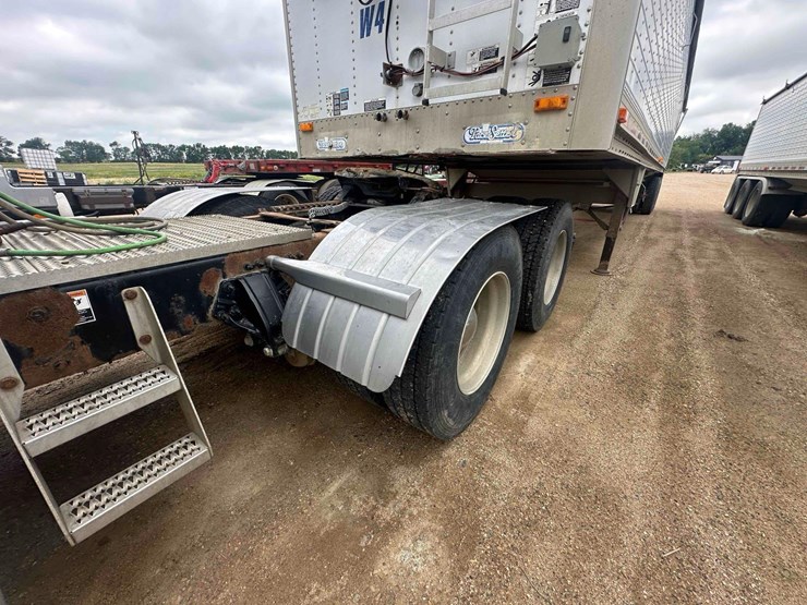 peterbilt-388-image-8