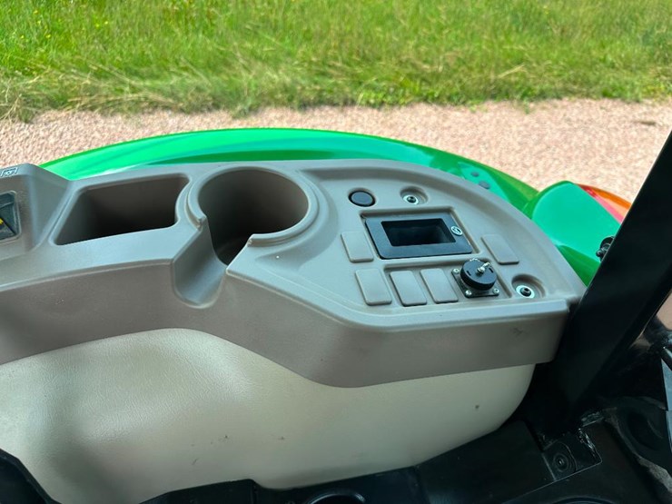 2020-john-deere-5075e-image-52