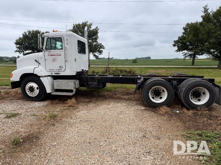 2000-freightliner-truck-(gp11021,-unit-398)-image-13