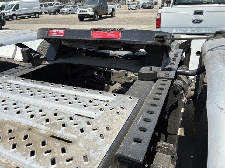 2018-mack-pinnacle-truck-tractor-image-9