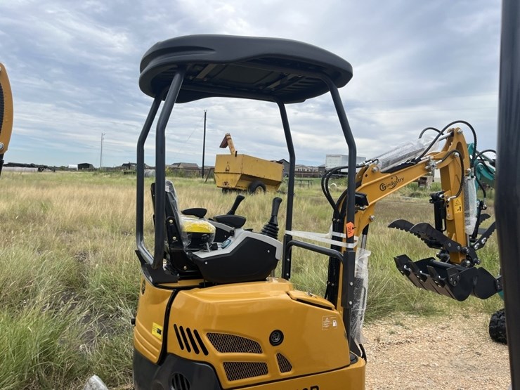 cfg-qk18r-mini-excavator-image-4