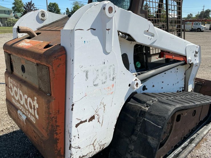 bobcat-t250-image-25