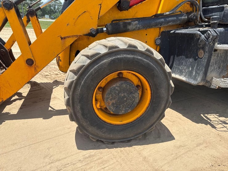 2017-jcb-3cx-image-10