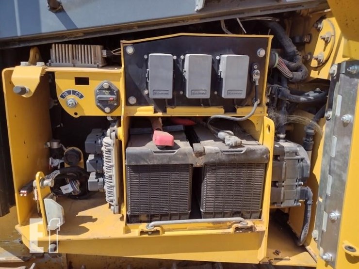 2016-deere-650k-image-43
