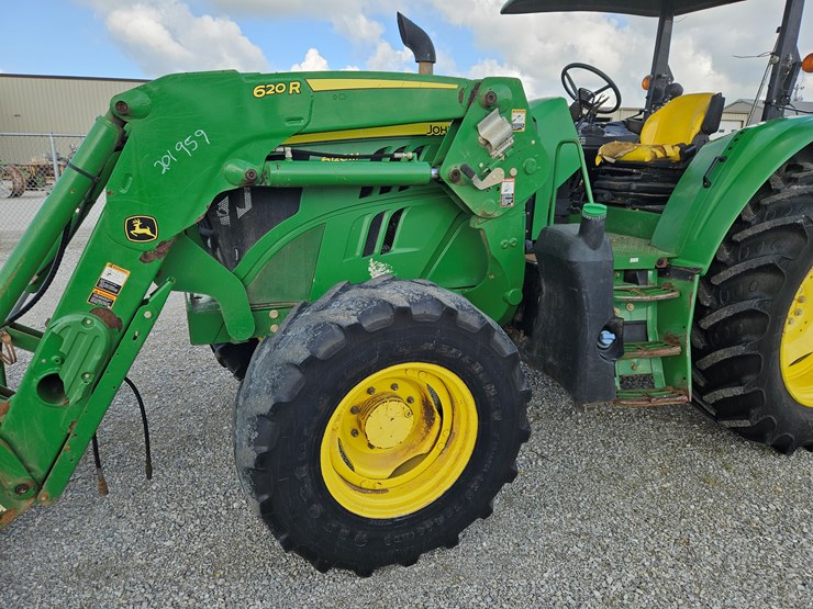 2017-john-deere-6120m-image-6