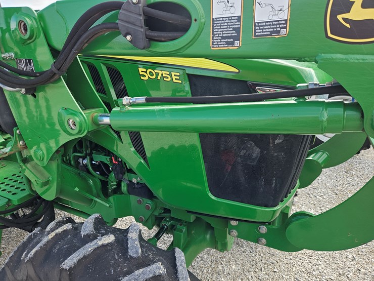 2015-john-deere-5075e-image-21