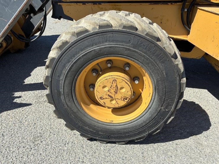 2015-deere-210k-ep-image-14