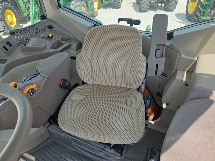 2022-john-deere-6140m-image-10
