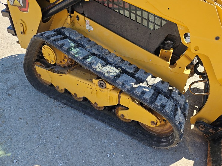 2019-caterpillar-259d3-image-22