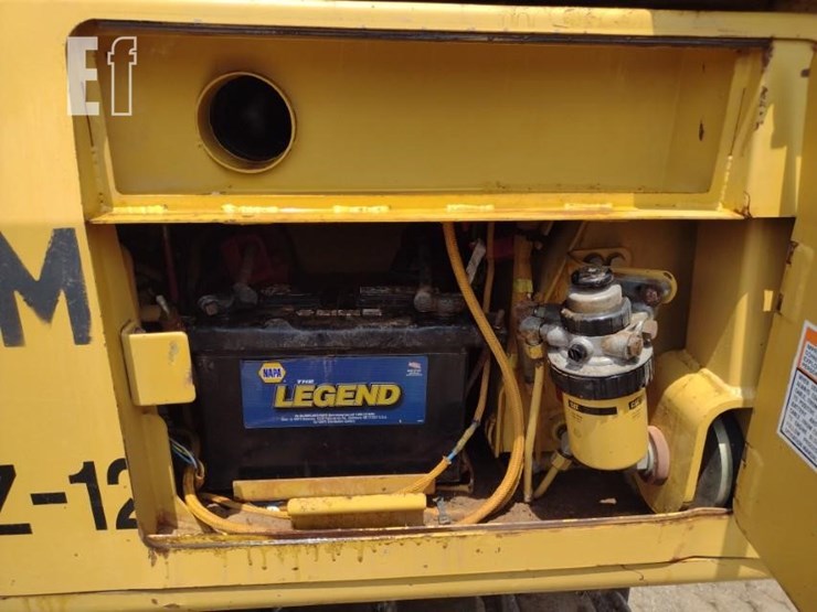 2004-caterpillar-d5g-xl-image-40