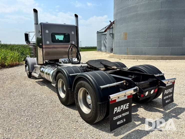 2014-kenworth-w900-image-15