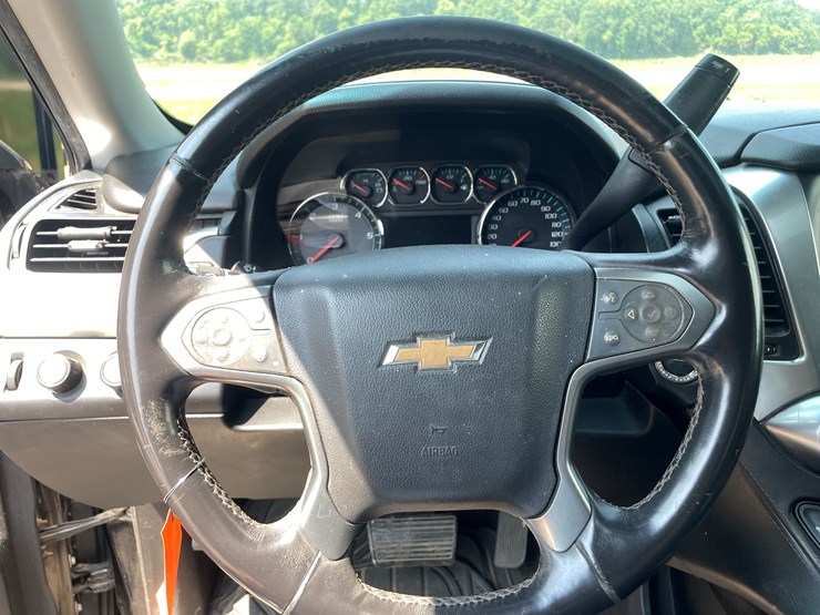 2015-chevrolet-suburban-image-22