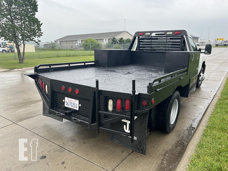 2011-chevrolet-3500hd-image-22
