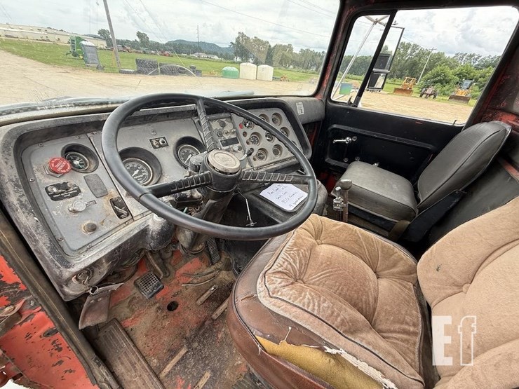 1972-ford-l9000-image-8