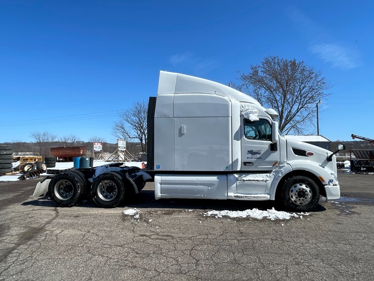 2015-peterbilt-579-image-8