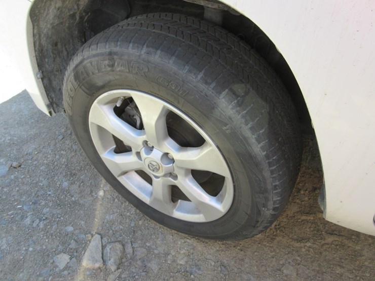 2014-toyota-rav4-image-12