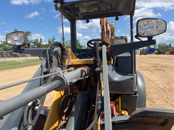 2018-deere-204l-image-17