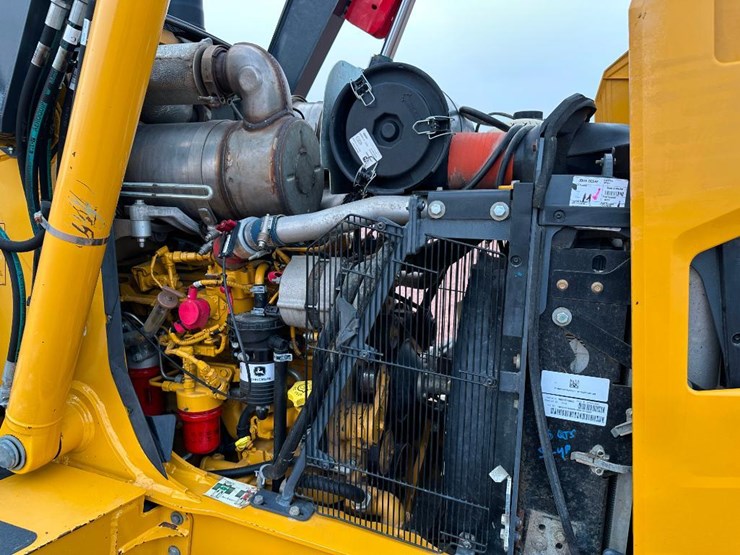2018-deere-310sl-image-45
