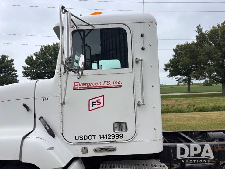 2000-freightliner-truck-(gp11021,-unit-398)-image-25