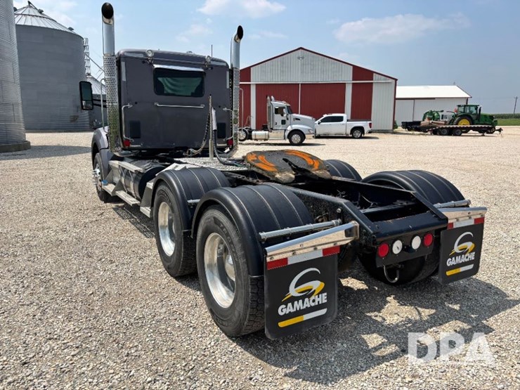 2016-kenworth-t880-image-8