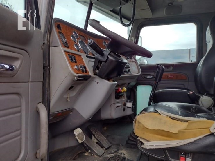 2008-peterbilt-388-image-15
