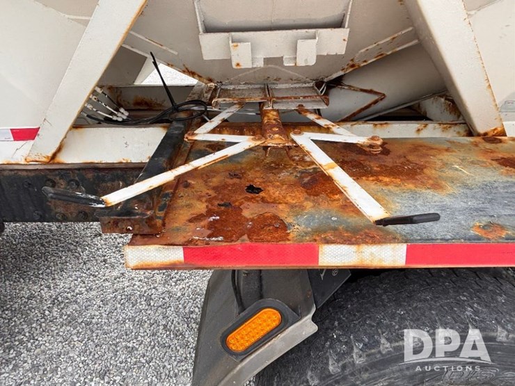 2000-peterbilt-379-image-37
