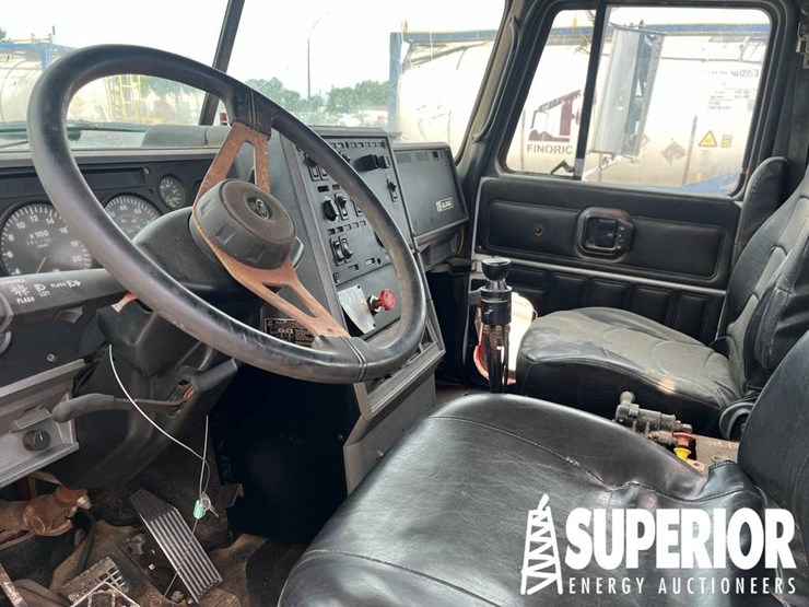 2001-mack-cl713-image-6
