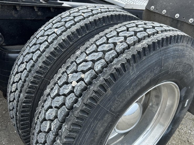2014-kenworth-t600-image-35