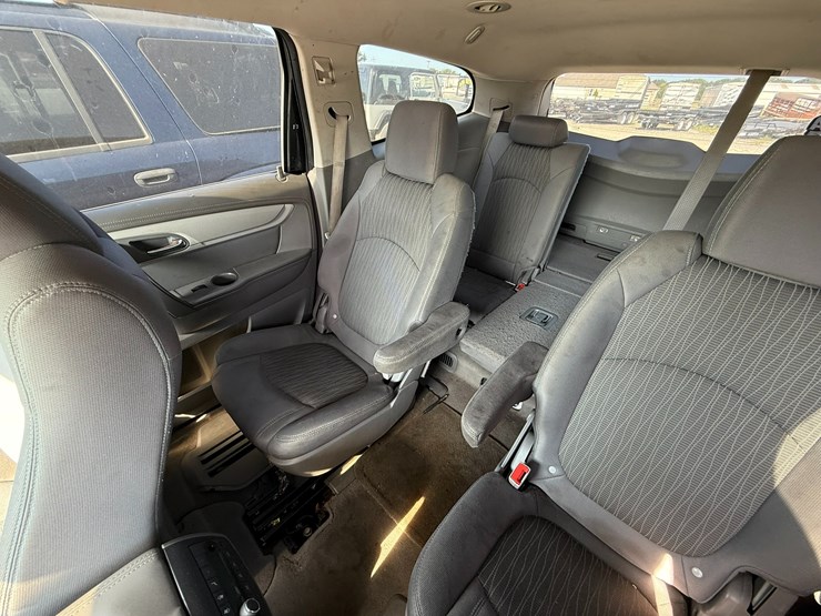 2013-chevrolet-traverse-image-49