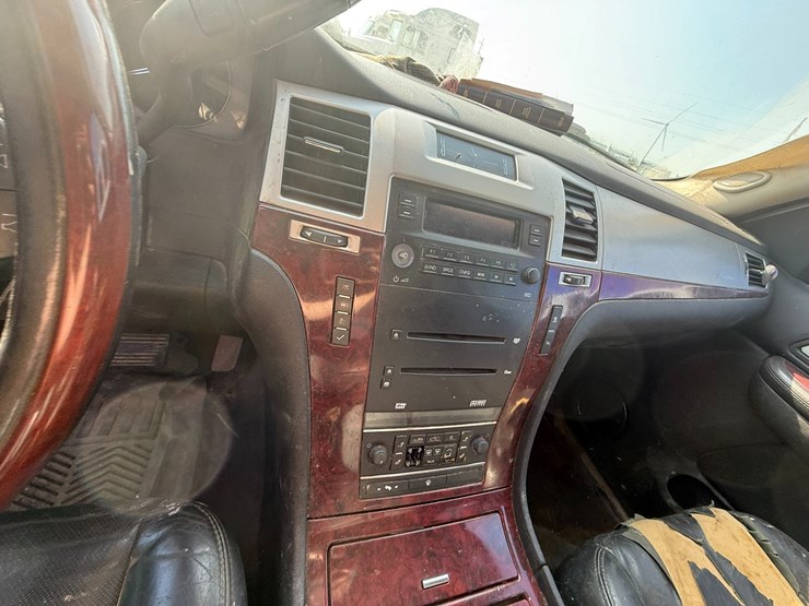 2007-cadillac-escalade-image-57