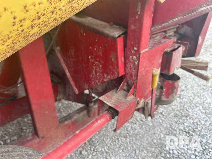 new-holland-354-image-29