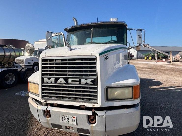1999-mack-ch613-image-2