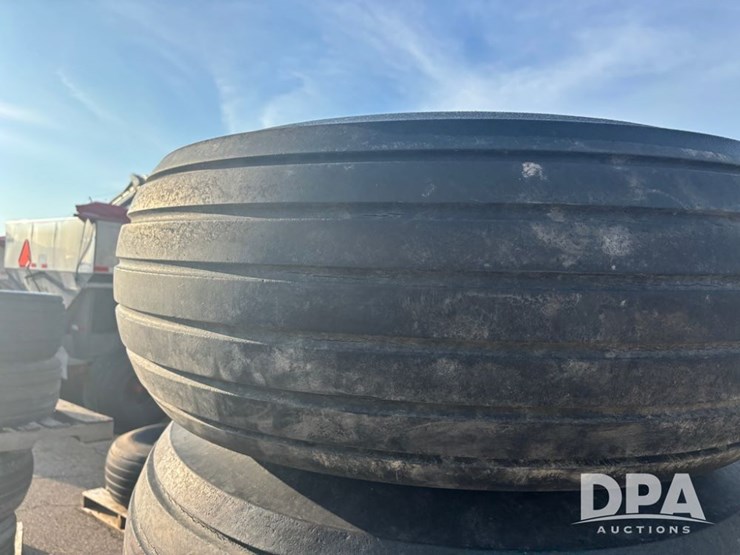 implement-tires-(dr11905)-image-4