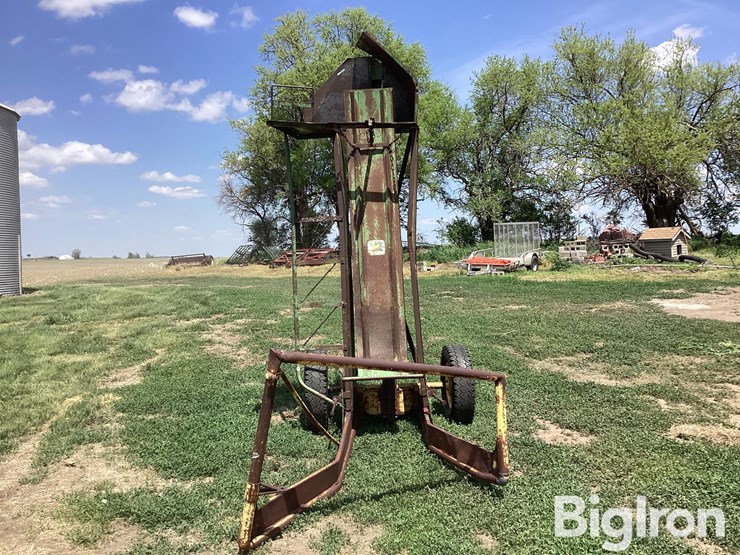john-deere-00990hc-ground-driven-bale-loader-image-2