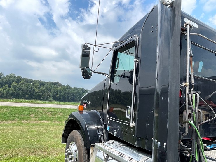 2012-kenworth-t800-image-63