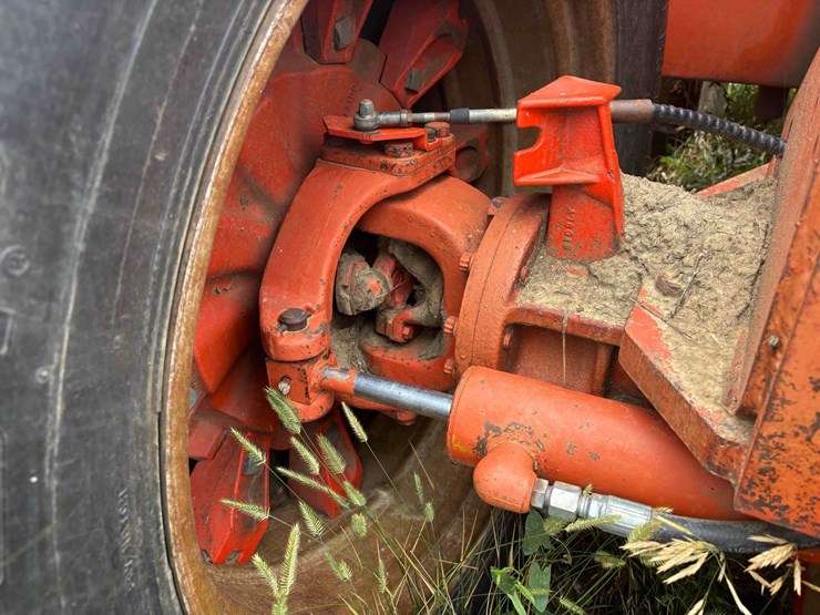1974-case-2470-tractor-image-8