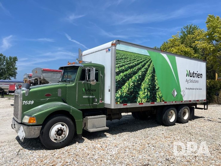 1999-peterbilt-385-image-18