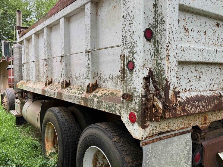 1987-peterbilt-359-image-25