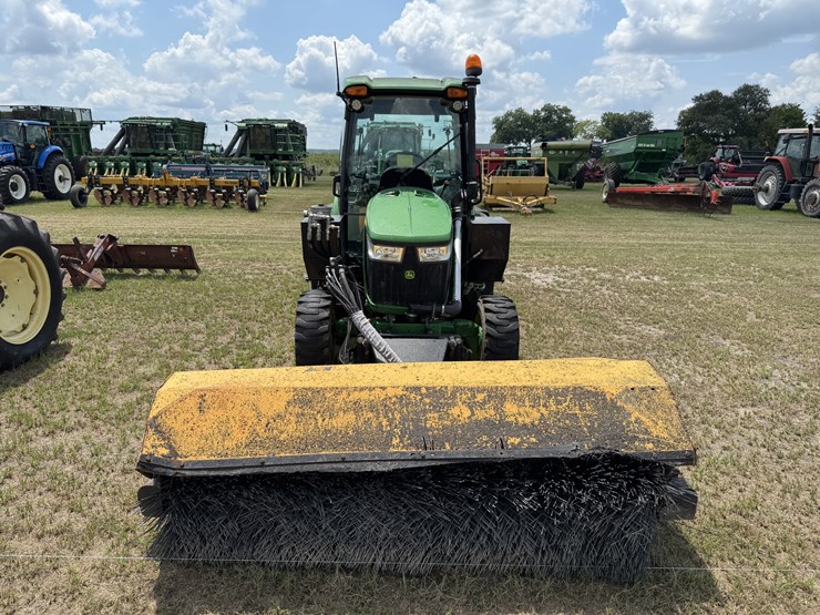 john-deere-4052r-image-3