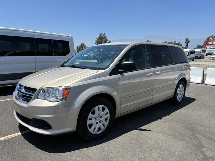 2015-dodge-grand-caravan-image-2