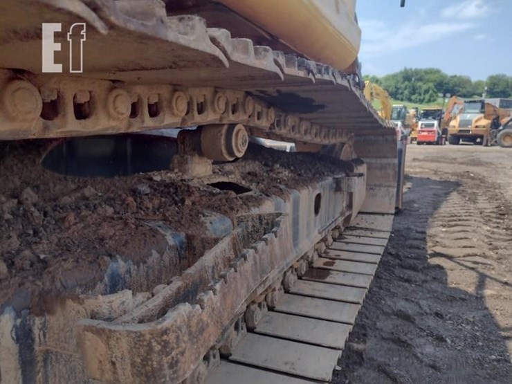 2020-deere-130g-image-22